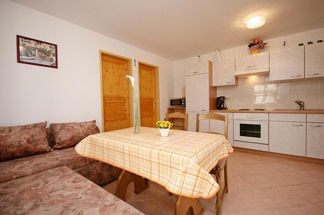 Apartments Slavko Baška Екстериор снимка